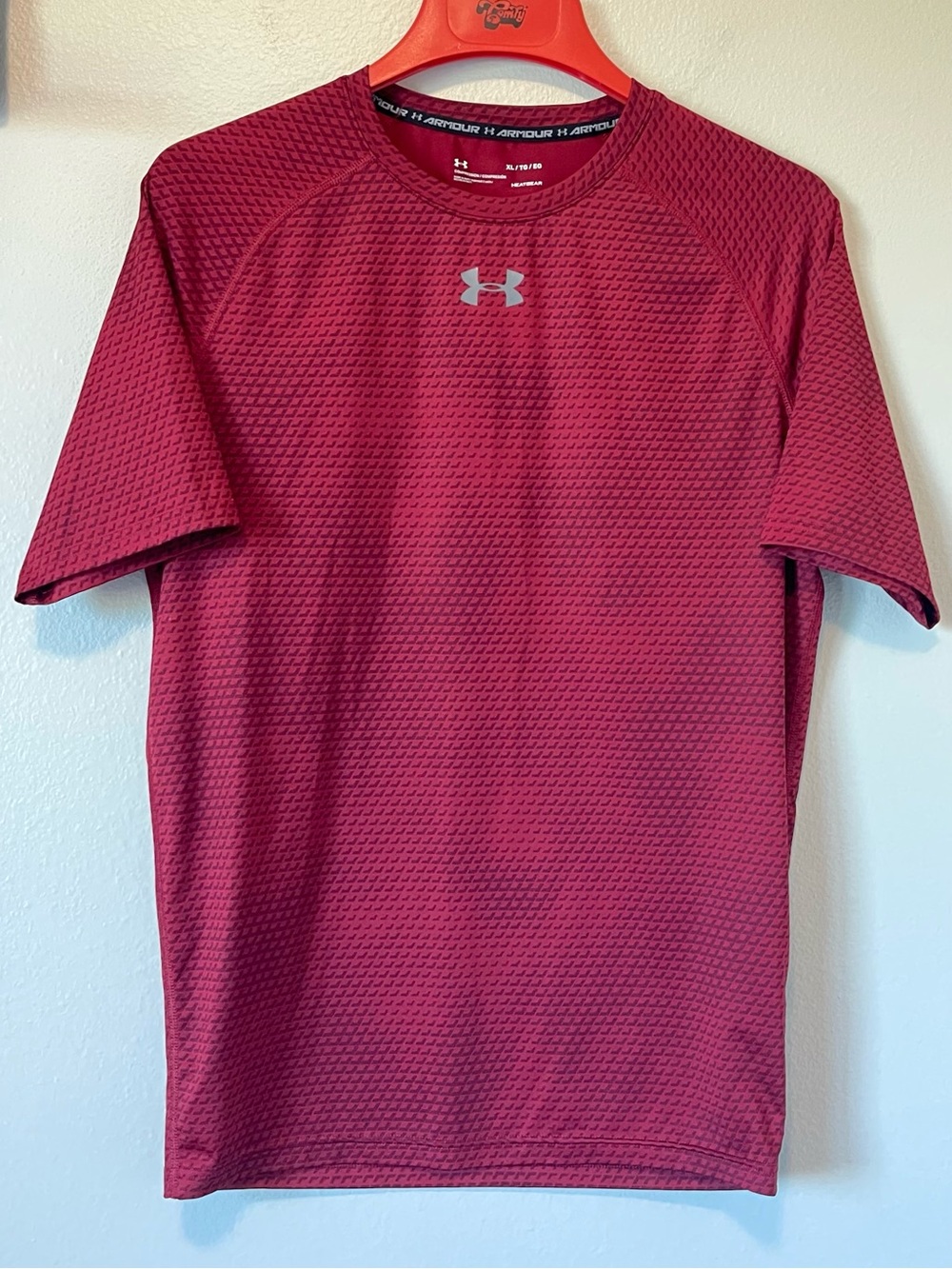 Under Armour HeatGear Compression Shirt - Tonal Pattern & Moisture Wicking - XL